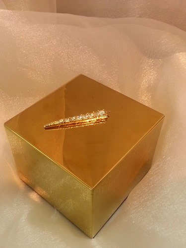 gold cube jewellery display stand 